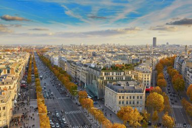 Paris, Fransa, bir sonbahar gününde hava panoramik cityscape görünümü ile Montparnasse Kulesi