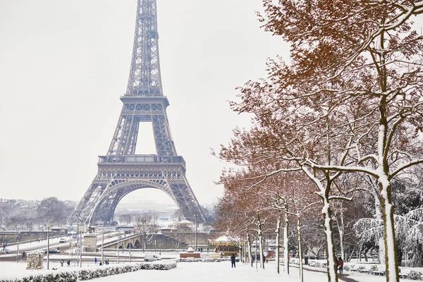 Vista Panorâmica Para Torre Eiffel Dia Com Neve Pesada Condições — Fotografia de Stock