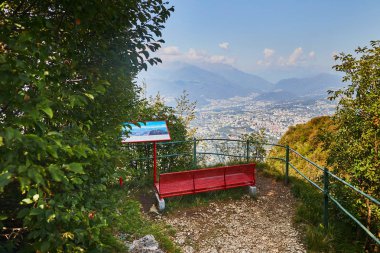 Bilgi yönetim kurulu ve tezgah görünümü noktada dağ San Salvatore Lugano, Ticino, İsviçre