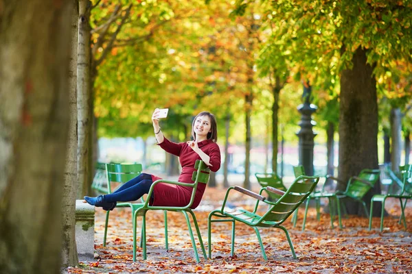 Hermosa Joven Jardín Las Tullerías París Día Otoño Brillante Tomando — Foto de Stock