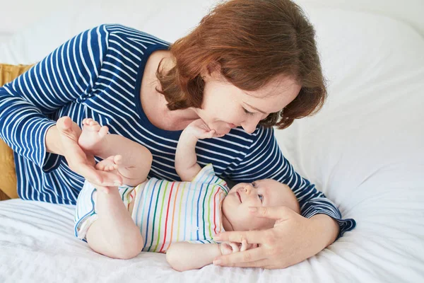 Young Mother Bonding Her Adorable Daughter Woman Little Baby Girl — Stock Photo, Image