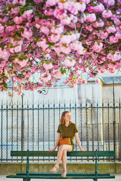 Beautiful French Woman Walking Paris Spring Day Cherry Blossom Season — Stock Photo, Image