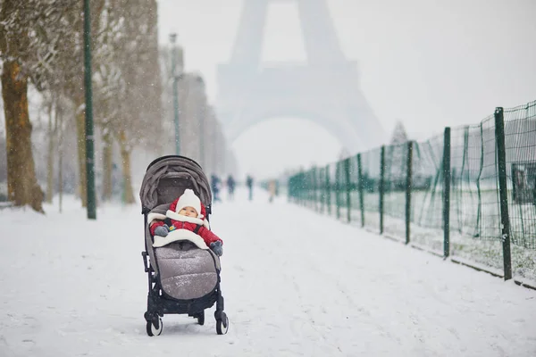 Happy Smiling Baby Girl Stroller Eiffel Tower Day Heavy Snow — Stock Photo, Image