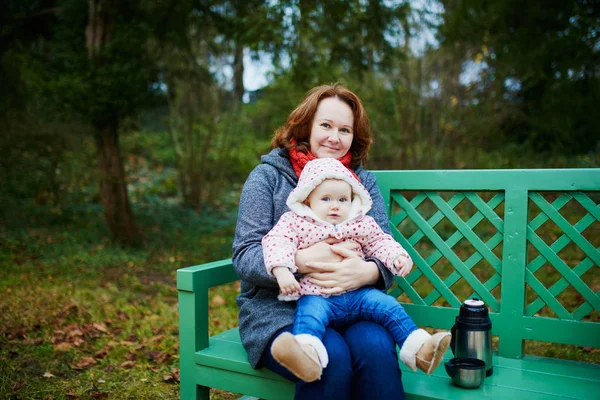 Mother Baby Girl Having Picnic Forest Park Sitting Bench Thermos — Stock Photo, Image