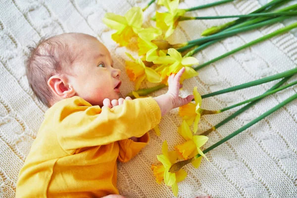 Newborn Baby Girl Lying Knitted Blanket Bunch Yellow Narcissus — Stock Photo, Image