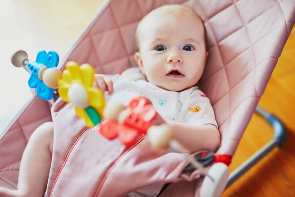 Meisje Van Baby Spelen Met Speelgoed Uitsmijter Klein Kind Plezier — Stockfoto