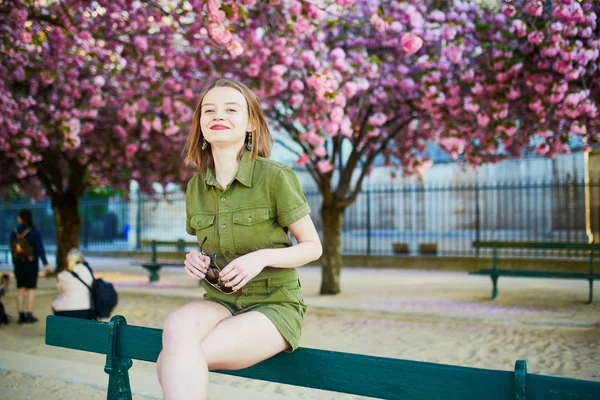 Beautiful French Woman Walking Paris Spring Day Cherry Blossom Season — Stock Photo, Image