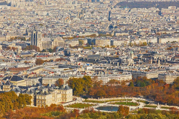 Luchtfoto schilderachtig uitzicht op het centrum van Parijs — Stockfoto