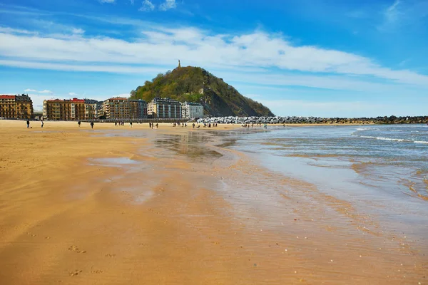 Vistas panorámicas de la playa Zurriola en San Sebastián, España —  Fotos de Stock