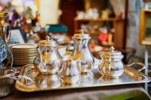 Antique dishware for sale on flea market — Stock Photo, Image