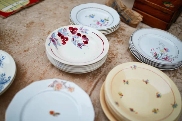 Antique dishware for sale on flea market — Stock Photo, Image