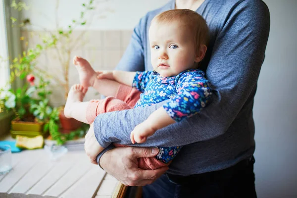 Father holding his little daughter at home — Stock Photo, Image