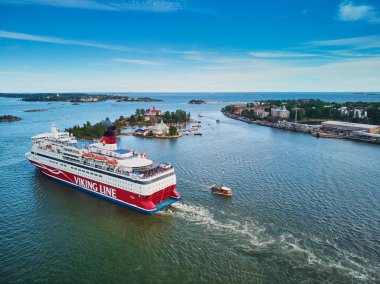 Helsinki, Finlandiya - 23 Haziran 2019: Helsinki limanından ayrılan Viking hattı feribotgabriella'nın havadan görünümü, Finlandiya