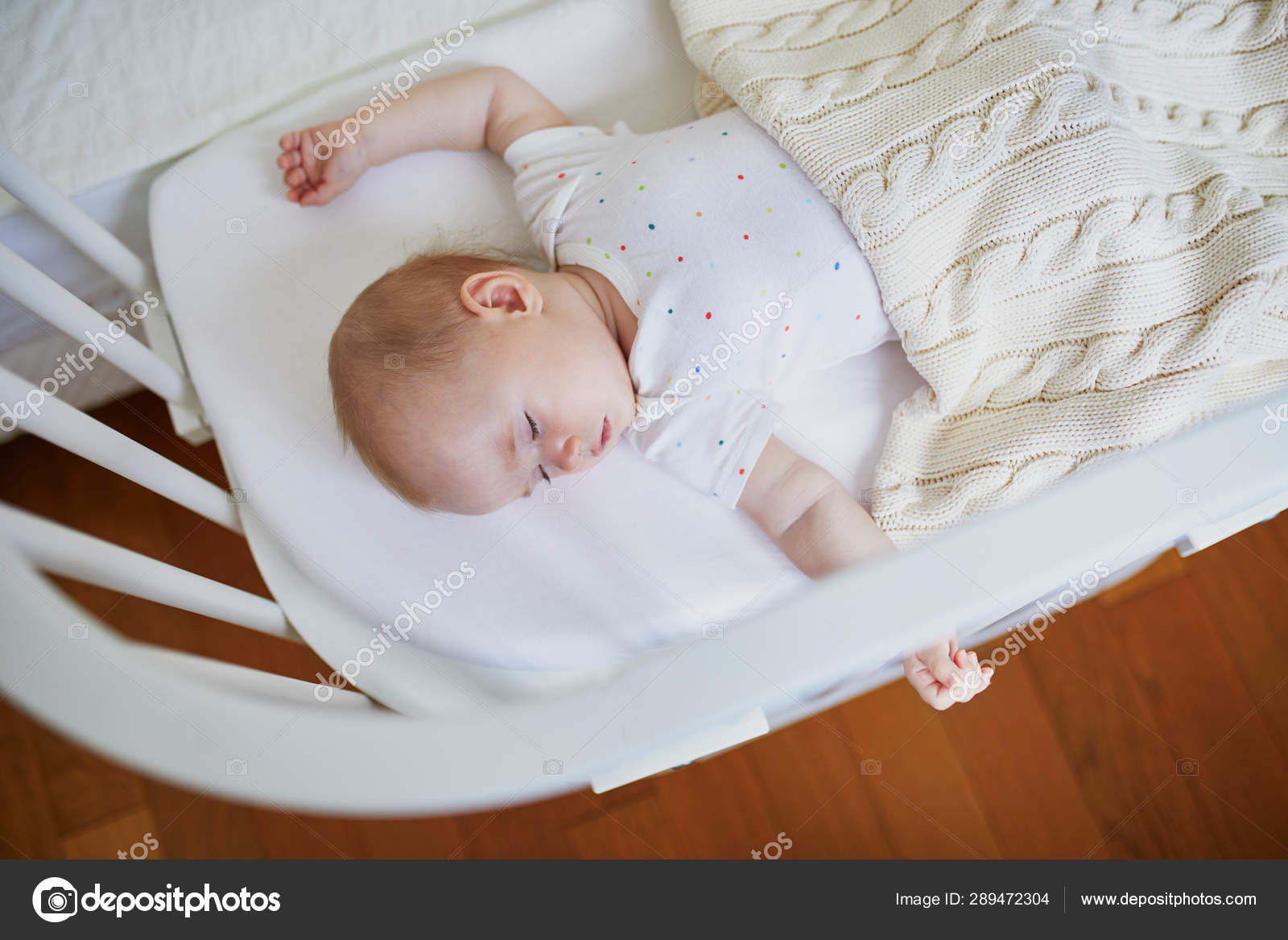baby sleeping cot