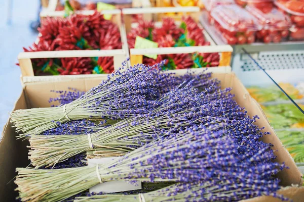 Lavendel auf Bauernmarkt — Stockfoto