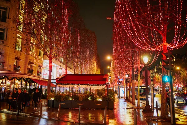 Paris, Franciaország-november 28, 2018: gyönyörű karácsonyi megvilágítás a Champs Elysees-ben Párizs, Franciaország — Stock Fotó