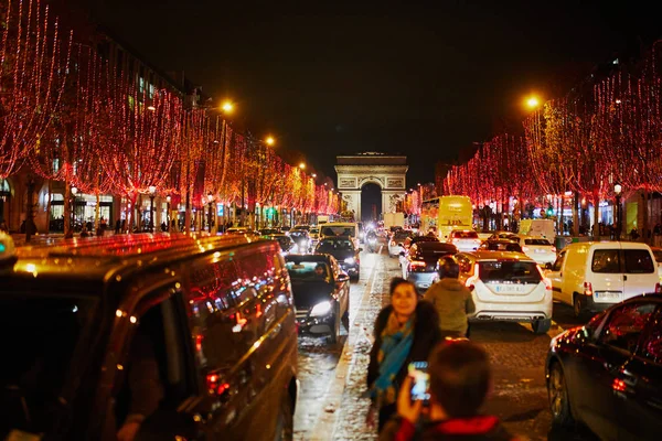 Paris, Franciaország-november 28, 2018: gyönyörű karácsonyi megvilágítás a Champs Elysees-ben Párizs, Franciaország — Stock Fotó