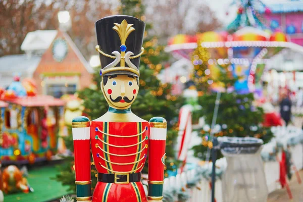 Figurina de hussar de madeira no mercado de Natal tradicional — Fotografia de Stock