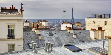 Doğal görünümü Eyfel Kulesi ve Paris çatılar