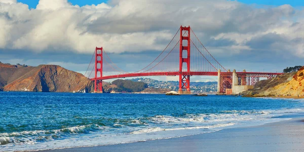 Famoso Golden Gate Bridge a San Francisco, USA — Foto Stock