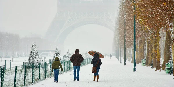 パリで珍しい雪の日 — ストック写真