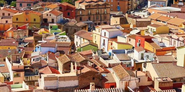 Vista aérea de casas coloridas em Bosa, Sardenha, Itália — Fotografia de Stock