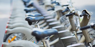 Şehir Bisikletleri için satır yerleştirme istasyonundan kira