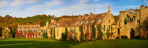 Panoramiczny Widok Abbaye Des Vaux Cernay Klasztor Cystersów Północnej Francji — Zdjęcie stockowe