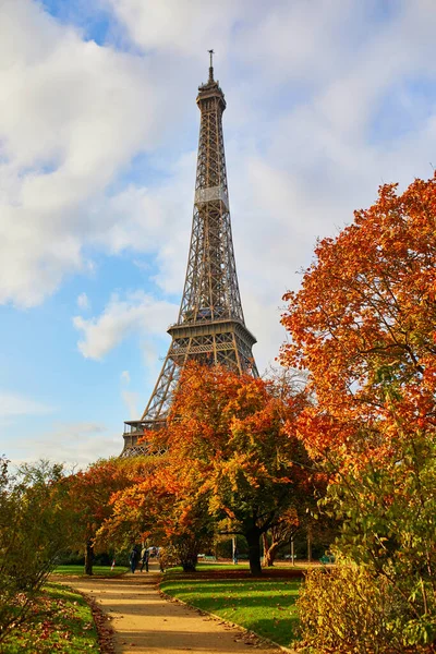 Vista Panorâmica Torre Eiffel Parque Champ Mars Lindo Colorido Dia — Fotografia de Stock
