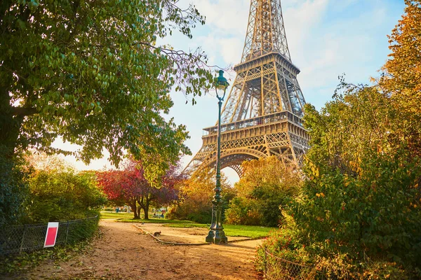 Vista Panorâmica Torre Eiffel Parque Champ Mars Lindo Colorido Dia — Fotografia de Stock