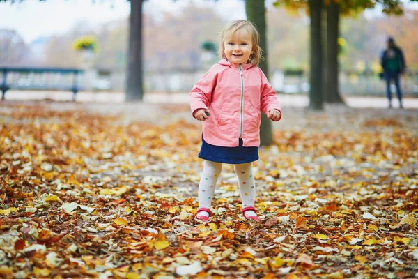 Adorável Menina Criança Alegre Correndo Jardim Tuileries Paris França Criança — Fotografia de Stock