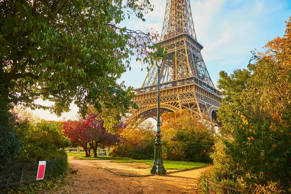 Vue Panoramique Sur Tour Eiffel Parc Champ Mars Par Une — Photo