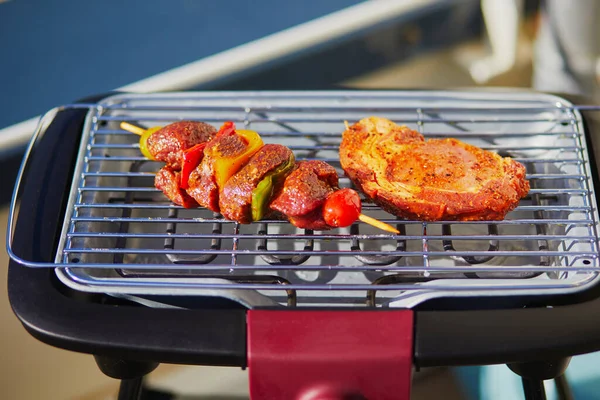 Tranquillité Viande Porc Brochette Bœuf Marinée Sur Gril Électrique — Photo