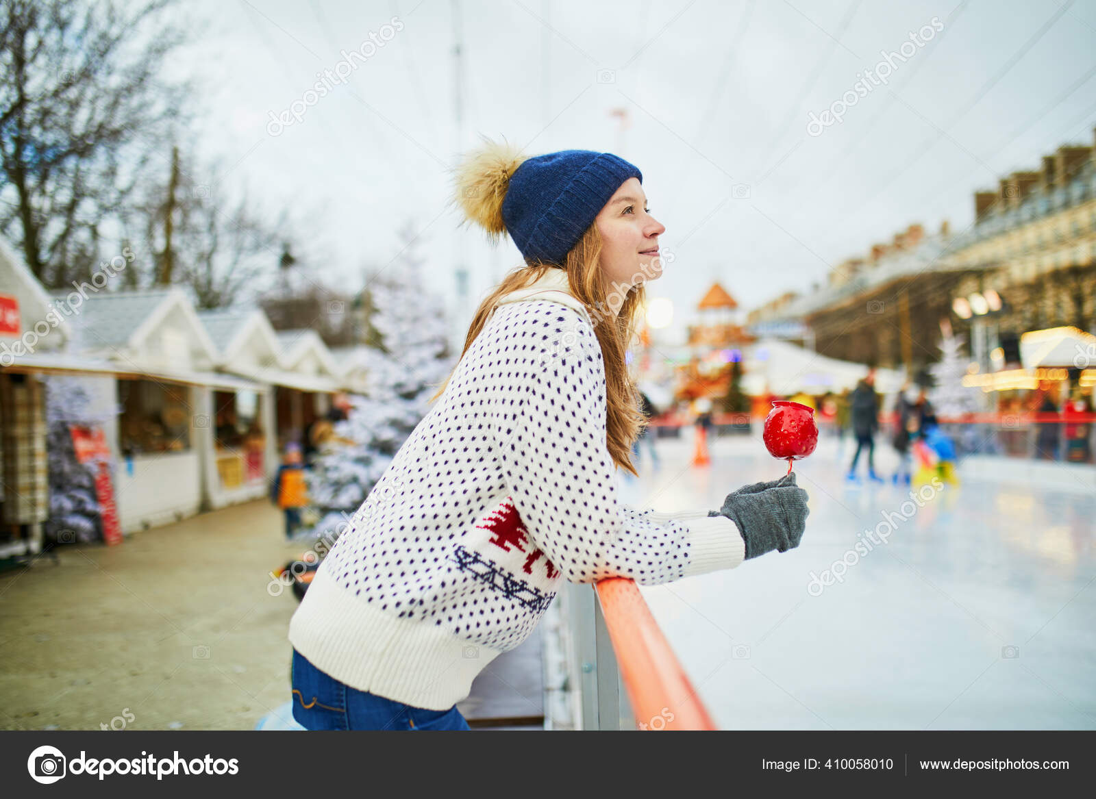 Jovem Feliz Mercado Natal Paris França Menina Com Maçã Caramelizada fotos, imagens de © encrier #410058010 Jovem Feliz Mercado Natal Paris França Menina Com Maçã Caramelizada fotos, imagens de © encrier #410058010