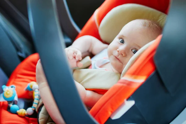 Adorable Petite Fille Dans Siège Auto Moderne Petit Enfant Voyageant — Photo