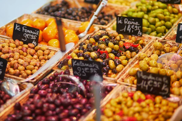 Оливки Фермерском Рынке Париже Франция — стоковое фото