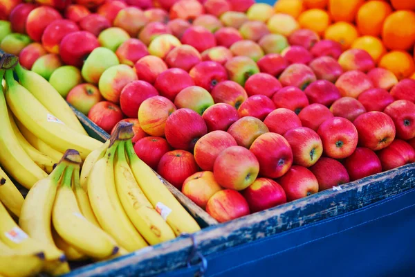 Large Heap Fresh Ripe Organic Apples Farmer Market Paris France — Stock Photo, Image