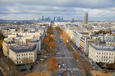 Bir sonbahar gününde hava panoramik cityscape görünümü Paris, Fransa