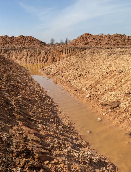 Nuevo Canal Captación Agua Para Agricultura Cerca Los Campos —  Fotos de Stock