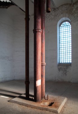 Eski su kulesinde içinde Liepaja, Letonya.