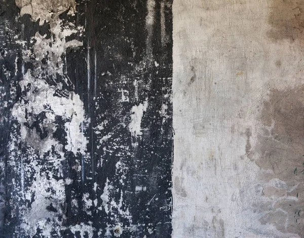 風化した壁は黒と白の絵画 — ストック写真