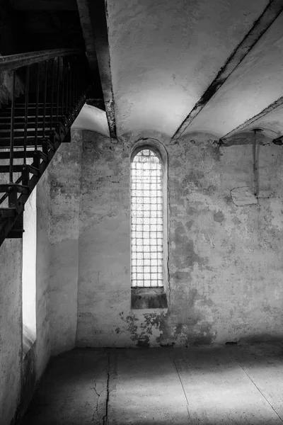 Eski su kulesi içinde.