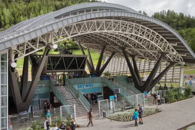 İtalya, Courmayeur - 6 Temmuz: Mont Blanc Alpleri'nde en yüksek dağıdır. Teleferik Skyway görünümüne üzerinde 6 Temmuz 2018 Courmayeur, İtalya.