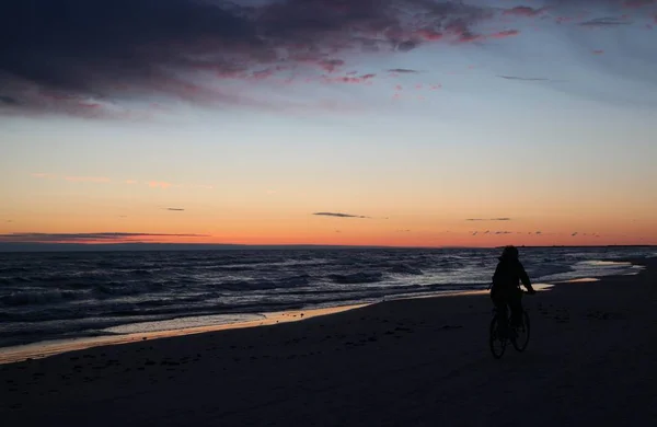 海に夕日が沈む — ストック写真