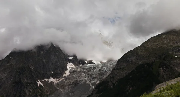 Vista Mont Blanc Tiempo Nublado Desde Estación Teleférico Courmayeur Italia —  Fotos de Stock