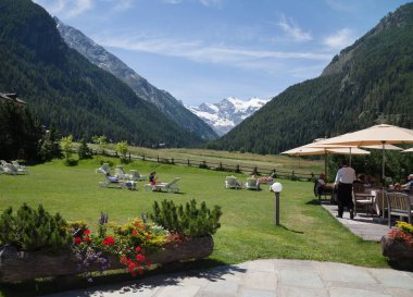 İtalya, Cogne - 8 Temmuz: Cogne dört vadiler, Aosta Vadisi en büyük yerleşim yeri bulunmaktadır. 8 Temmuz 2018 üzerinde dış Restoran Cogne, İtalya için göster.