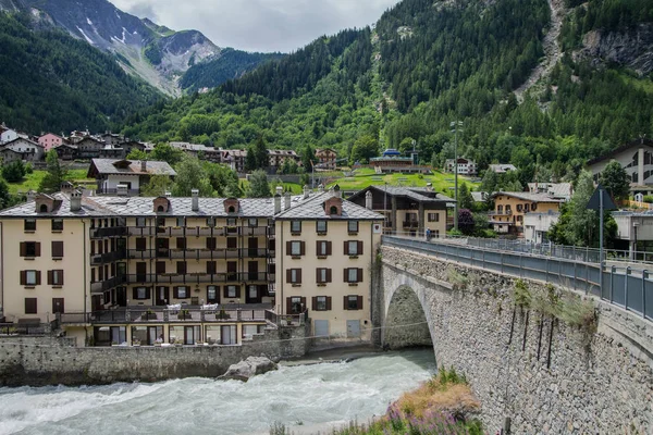 Itália Courmayeur Julho Courmayeur Uma Cidade Norte Itália Está Localizado — Fotografia de Stock