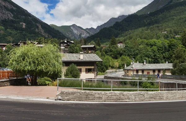 Vista Para Cidade Courmayeur Itália — Fotografia de Stock