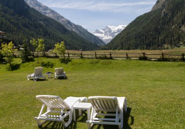 Cogne köyü alp manzara.