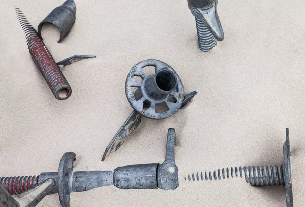 Alte Werkzeuge Hintergrund Auf Sand — Stockfoto